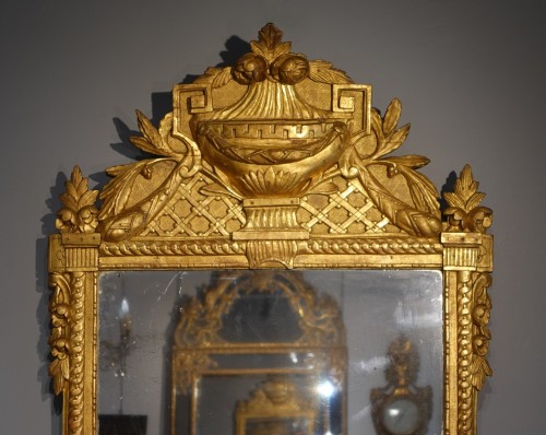 Miroirs, Trumeaux  - Miroir Louis XVI en bois doré d'époque XVIIIe siècle