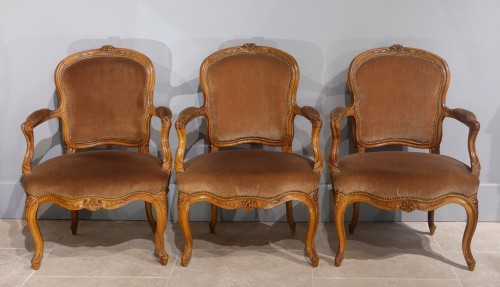 Louis XV - Ensemble de trois fauteuils Louis XV attribués à Pierre Nogaret