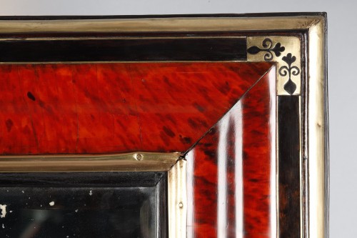 XVIIe siècle - Miroir en écaille rouge, fin XVIIe