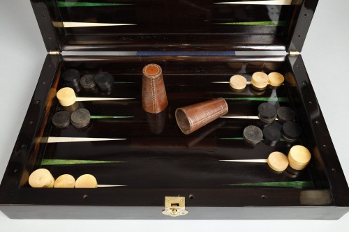 Antiquités - Boite de jeu de Jacquet en ébène, ivoire et corne teintée vert