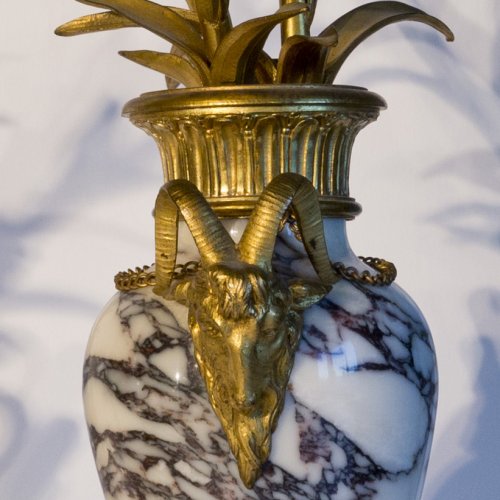 Paire de cassolettes Louis XVI en marbre et bronze doré - Luminaires Style Louis XVI