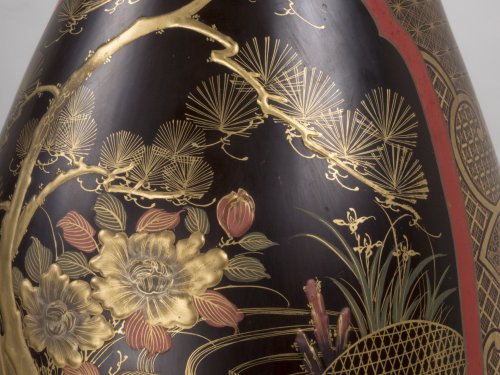 Antiquités - Paire de vases japonais en faïence laquée