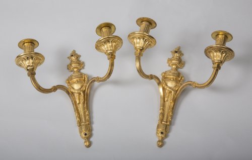 Paire d'appliques d'époque Louis XVI en bronze doré - Luminaires Style Louis XVI