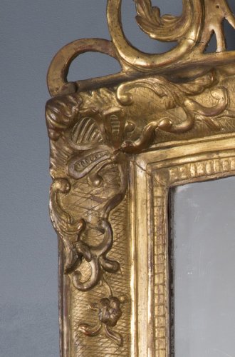 Miroir en bois doré d'époque Régence - Galerie Gilles Linossier