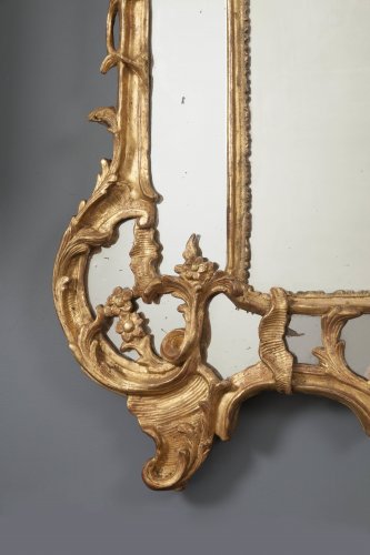 XVIIIe siècle - Miroir d’époque Régence en bois doré aux chimères