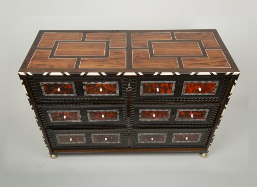 Mobilier Cabinet & Coffre - Petit cabinet flamand en écaille et palissandre
