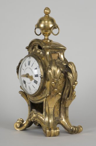 Petite pendule d'époque Louis XV en bronze doré - Horlogerie Style Louis XV