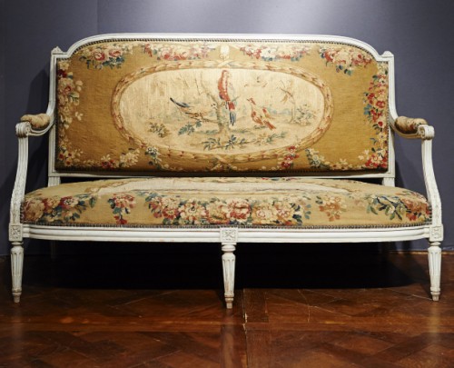 Canapé d'époque Louis XVI en tapisserie d'Aubusson