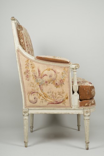 XVIIIe siècle - Paire de bergères d'époque Louis XVI en tapisserie estampillées Lelarge