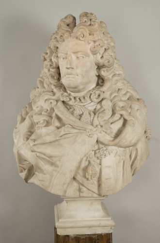 Sculpture Sculpture en Marbre - Buste présumé du Duc de Boufflers attribué à Antoine Coysevox