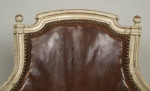 XVIIIe siècle - Fauteuil de bureau d'époque Louis XVI en bois laqué estampillé F.C. Menant