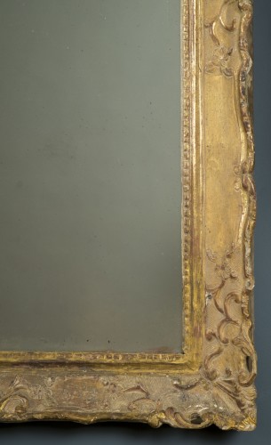 Miroir en bois doré, première moitié du XVIIIe siècle - Miroirs, Trumeaux Style 
