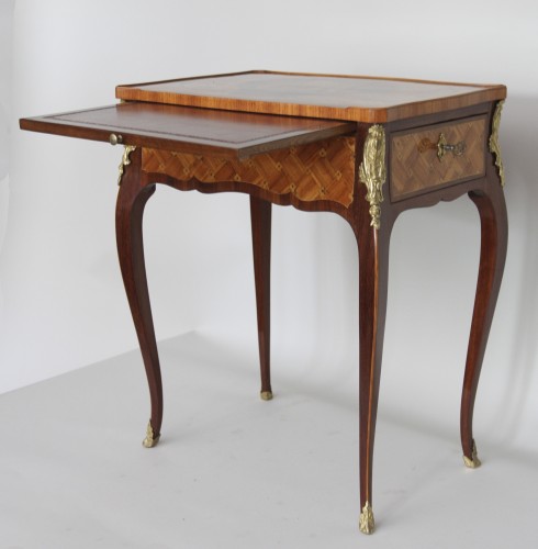 Table de salon d'époque Louis XV - Galerie Gilles Linossier