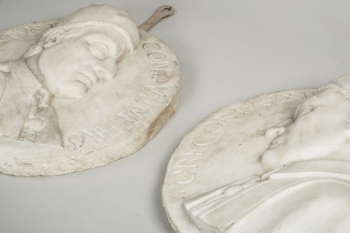  - Suite de quatre médaillons en marbre blanc de carrare  représentant des papes