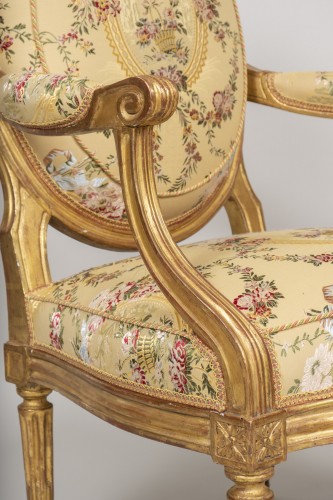 Antiquités - Paire de fauteuils d'époque Louis XVI en bois doré de Georges Jacob