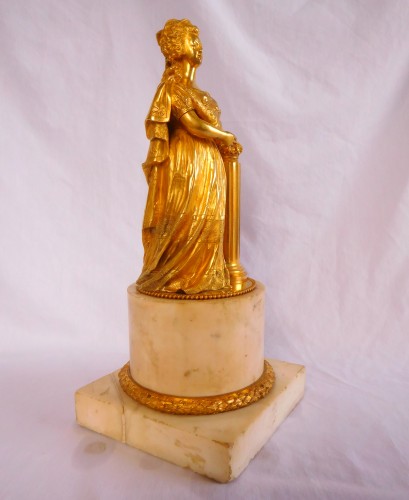 Marie-Antoinette en costume de sacre, en bronze doré sur socle en marbre - GSLR Antiques