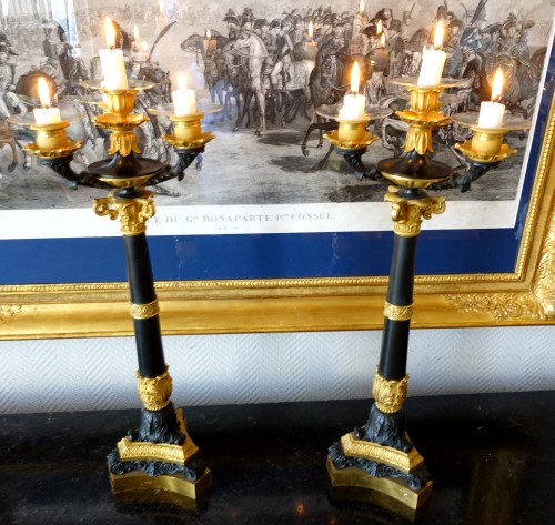 Paire de candélabres en bronze patiné et doré, époque Restauration - Luminaires Style Restauration - Charles X
