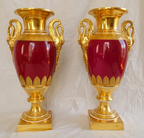 Céramiques, Porcelaines  - Paire de vases Empire en porcelaine de Paris