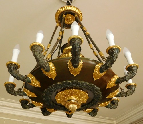 Luminaires Lustre - Lustre Empire Restauration à 12 feux en bronze doré et patiné vers 1820