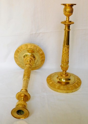 Luminaires Bougeoirs et Chandeliers - Claude Galle - Paire de flambeaux en bronze doré d'époque Empire