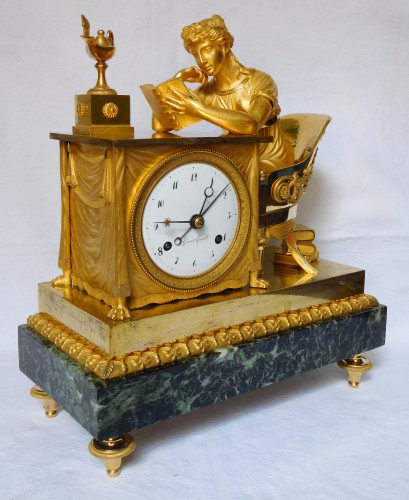 Horlogerie Pendule - Pendule d'époque Empire "la Liseuse" bronze doré, cadran signé de Grand Girard