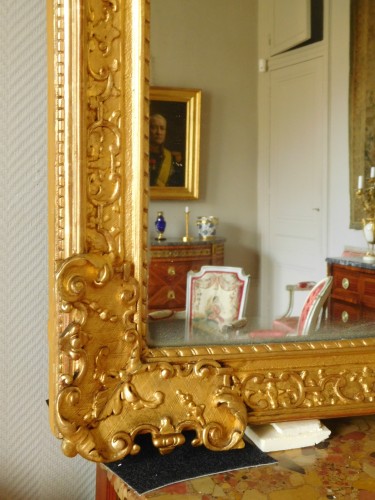 Grand miroir en bois sculpté et doré, époque Régence - GSLR Antiques