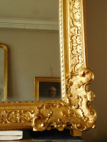XVIIIe siècle - Grand miroir en bois sculpté et doré, époque Régence