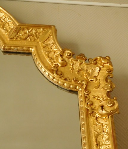 Antiquités - Grand miroir en bois sculpté et doré, époque Régence