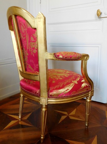 Louis XVI - Fauteuil Cabriolet en bois doré Louis XVI Estampille NL Mariette
