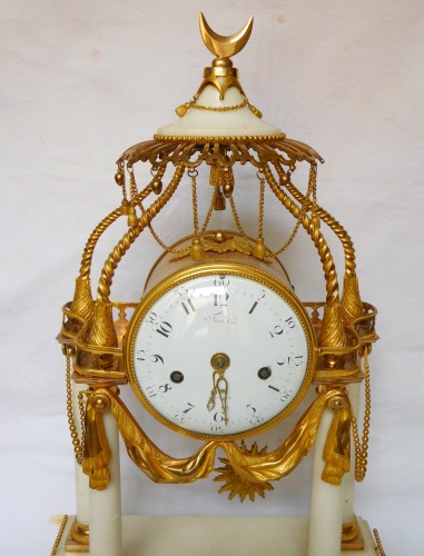 Antiquités - Pendule à La Turque Transition par Furet Horloger Du Roi