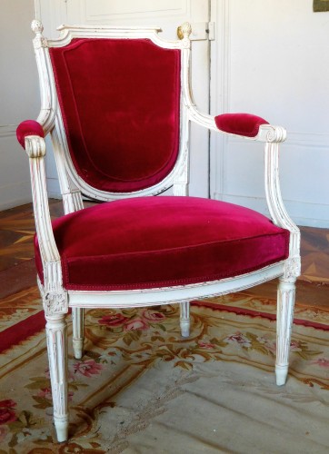 Sièges Canapé & Mobilier de Salon - Suite de six fauteuils cabriolets Louis XVI estampille de JI Roussens