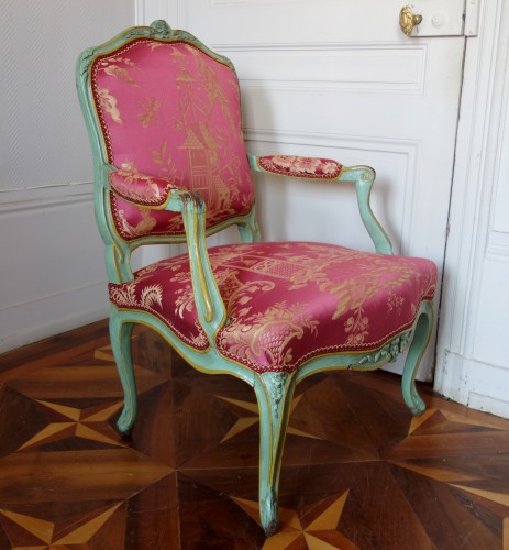 Sièges Fauteuil & Bergère - Paire de fauteuils Louis XV à la reine - estampille de Sylvain Blanchard