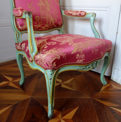 XVIIIe siècle - Paire de fauteuils Louis XV à la reine - estampille de Sylvain Blanchard