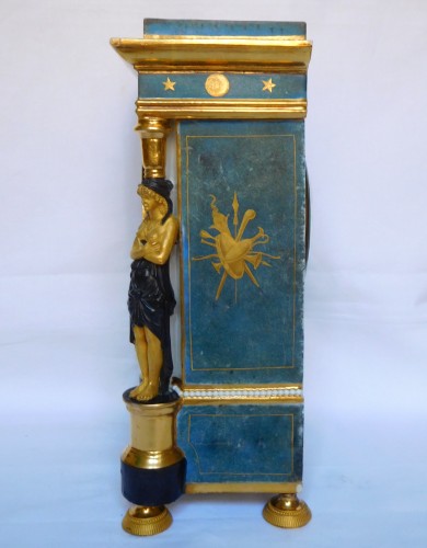 Pendule en porcelaine d'époque Consulat-Empire - GSLR Antiques