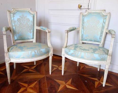 Sièges Fauteuil & Bergère - Suite de quatre fauteuils cabriolets d'époque Louis XVI, estampille Claude Lerat