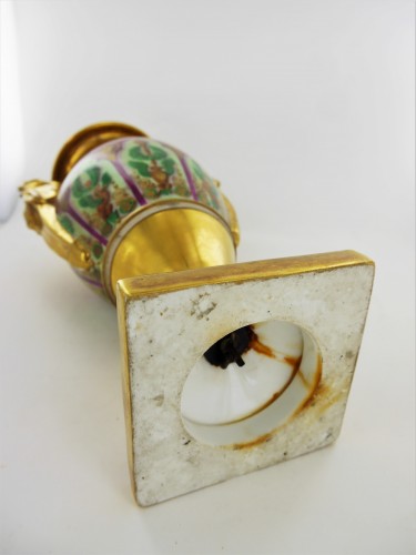 XIXe siècle - Vase Empire en porcelaine de Paris
