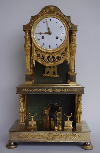 Pendule en bronze doré d'époque Consulat - Horlogerie Style Empire