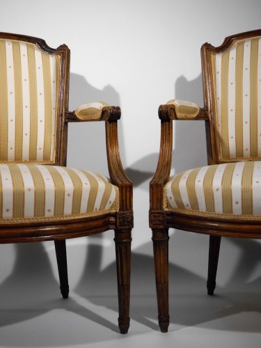 Paire de fauteuils estampillés P. Pluvinet - Sièges Style Louis XVI