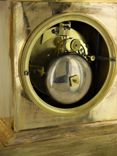 XIXe siècle - Pendule en bronze doré, début XIXe siècle