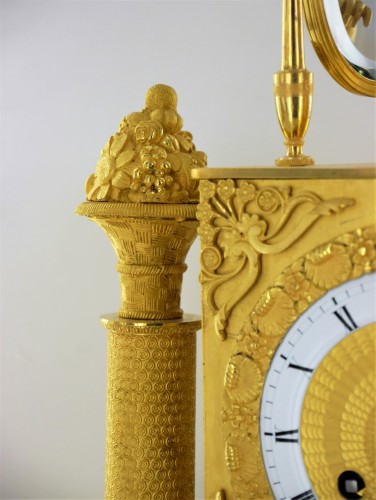 Pendule en bronze doré, début XIXe siècle - Restauration - Charles X