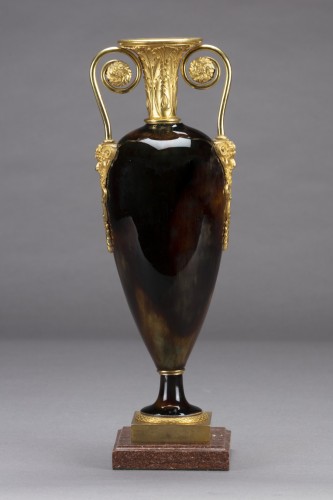 XVIIIe siècle - Dihl & Guerard (1781 - 1828) , Vase en porcelaine émaillée