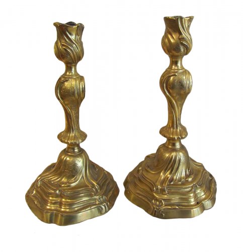 Paire de flambeaux en bronze doré époque Louis XV