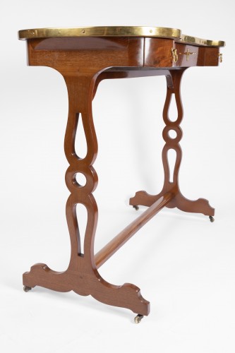Mobilier Table & Guéridon - Table dite "rognon " en acajou, époque Louis XVI