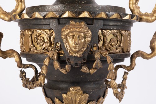 XVIIIe siècle - Vase ornemental du XVIIIe siècle