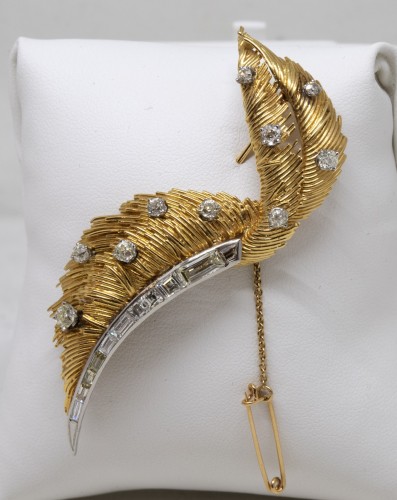 XXe siècle - Broche "Plume" en or et diamants