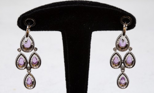Paire de Pendants d’oreille en or, Saphirs et diamants - Bijouterie, Joaillerie Style 