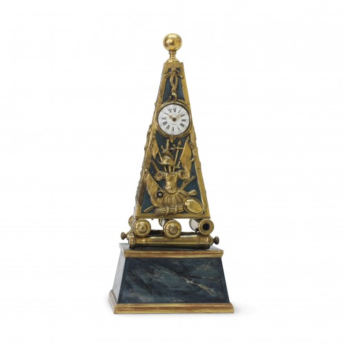 Pendule Obélisque Louis XV aux attributs militaires