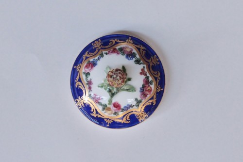XVIIIe siècle - Théière "calabre" en porcelaine tendre de Sèvres du XVIIIe siècle