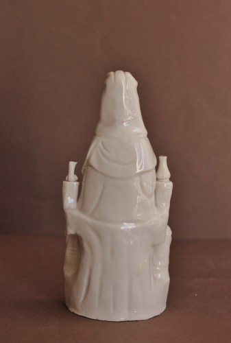 XVIIe siècle - Guanyin en porcelaine de Chine dit "Blanc de Chine" de Dehua Période Kangxi