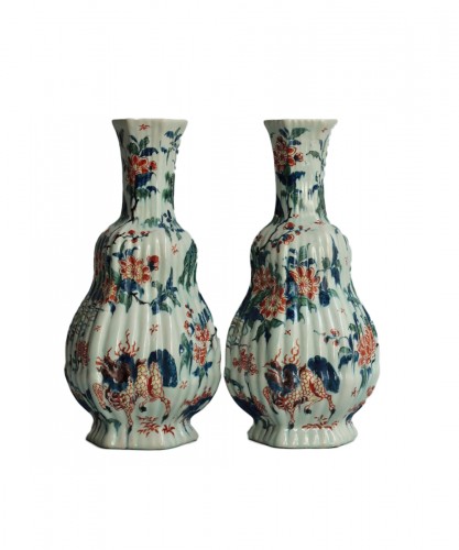 Paire de vases en faïence de Delft à décor "cachemire"